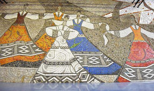 «Шахматный» пол, царская лестница и советское панно. Кинотеатр имени Калинина готовит новогодний сюрприз для зрителей