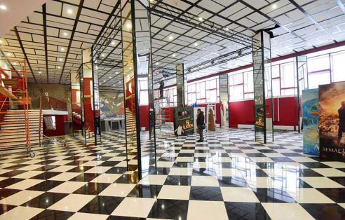 «Шахматный» пол, царская лестница и советское панно. Кинотеатр имени Калинина готовит новогодний сюрприз для зрителей