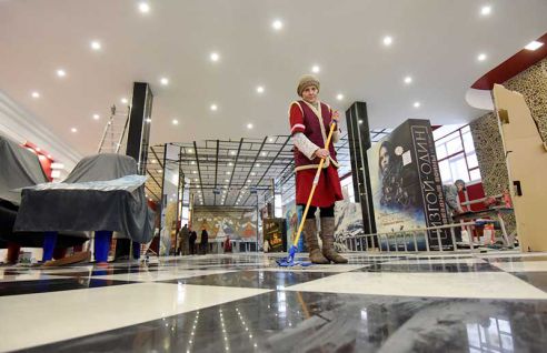 «Шахматный» пол, царская лестница и советское панно. Кинотеатр имени Калинина готовит новогодний сюрприз для зрителей