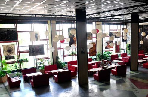 «Шахматный» пол, царская лестница и советское панно. Кинотеатр имени Калинина готовит новогодний сюрприз для зрителей