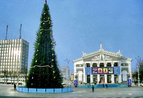 От советской до европейской. Как менялась главная городская ёлка Гомеля