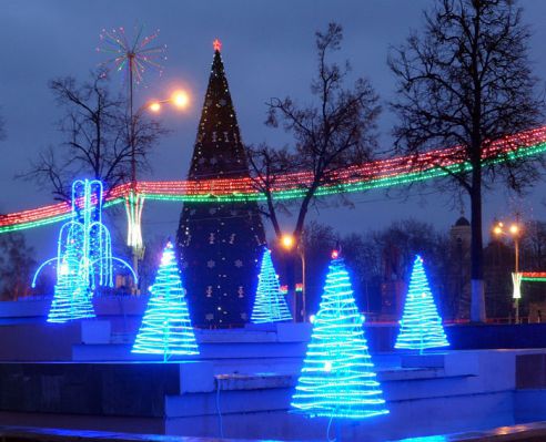 От советской до европейской. Как менялась главная городская ёлка Гомеля