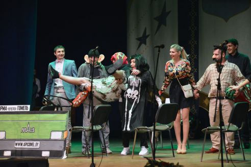 В Гомеле молодые специалисты креативно признались в любви выбранным профессиям