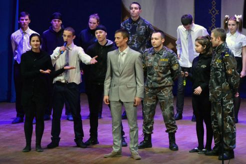 В Гомеле молодые специалисты креативно признались в любви выбранным профессиям