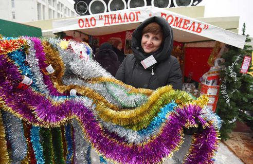 Ёлки, куры, мандарины и крымский чеснок. Узнали что почём на главной городской ярмарке