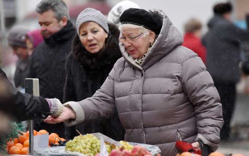Ёлки, куры, мандарины и крымский чеснок. Узнали что почём на главной городской ярмарке