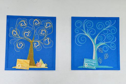 Гомельская художница подарила свои картины детской поликлинике