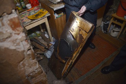 Жизнь под градусом и с душком. В Гомеле милиция проверила квартиры-притоны