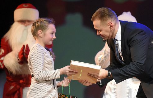 Благотворительная ёлка Советского района собрала более 400 детей