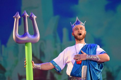 Благотворительная ёлка Советского района собрала более 400 детей