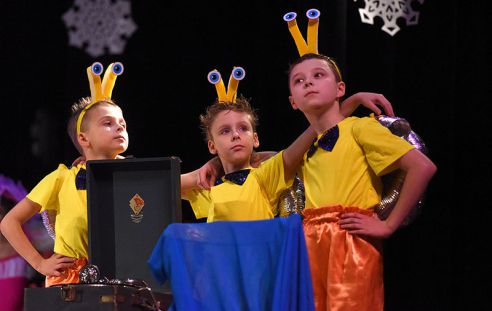 Благотворительная ёлка Советского района собрала более 400 детей