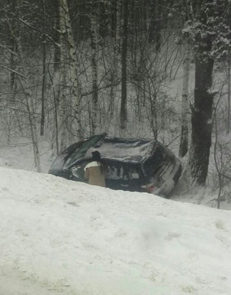 Фотофакт: из-за снега в Светлогорском районе перевернулись МАЗ и легковушка Фотофакт: из-за снега в Светлогорском районе перевернулись МАЗ и легковушка