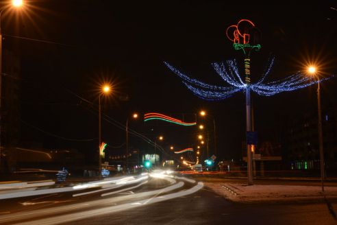 Огни со смыслом. В Советском районе водрузили на пьедестал Петуха и открыли световую ВДНХ