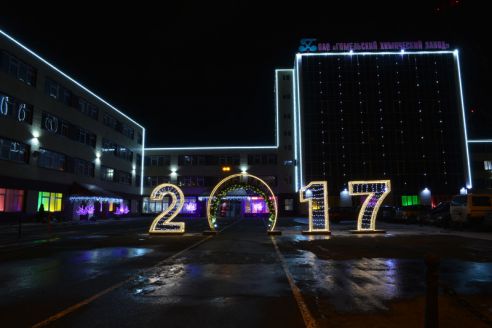 Огни со смыслом. В Советском районе водрузили на пьедестал Петуха и открыли световую ВДНХ