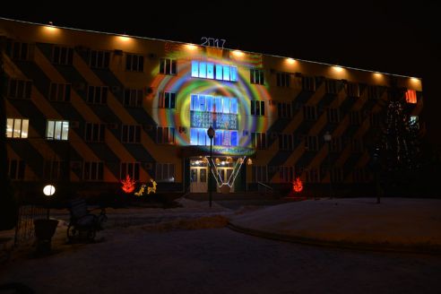 Огни со смыслом. В Советском районе водрузили на пьедестал Петуха и открыли световую ВДНХ