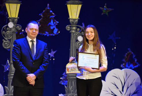 В Советском районе поздравили талантливых школьников и гимназистов