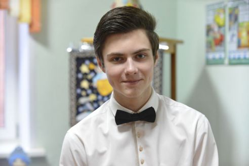 «Одноклассницы как невесты», «в ночном клубе таких не встретишь». Гомельские школьники о плюсах рождественского бала