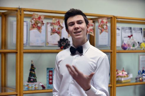 «Одноклассницы как невесты», «в ночном клубе таких не встретишь». Гомельские школьники о плюсах рождественского бала