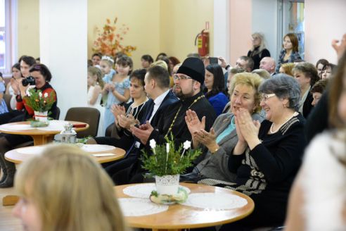 «Одноклассницы как невесты», «в ночном клубе таких не встретишь». Гомельские школьники о плюсах рождественского бала