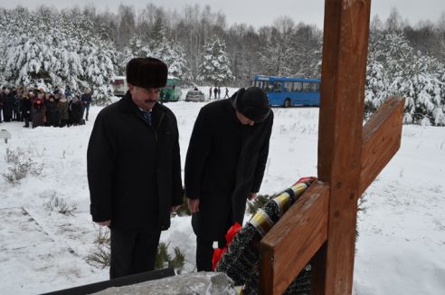 В Светлогорске вспоминали о жертвах сожженной деревни Ола