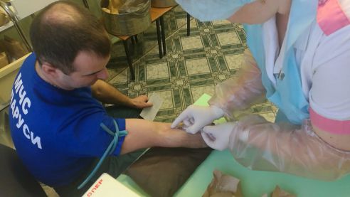 Речицкие пожарные-спасатели присоединились к республиканскому движению по безвозмездной сдаче крови