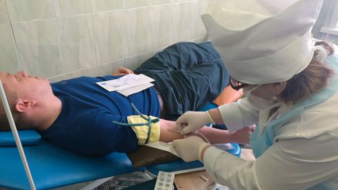 Речицкие пожарные-спасатели присоединились к республиканскому движению по безвозмездной сдаче крови