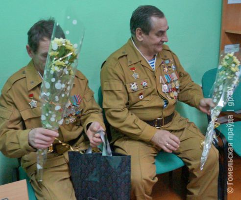 В гостях у старшеклассников Мозырской школы № 13 побывали участники боевых действий в Афганистане Владимир Сидоренко и Сергей Прокопенко