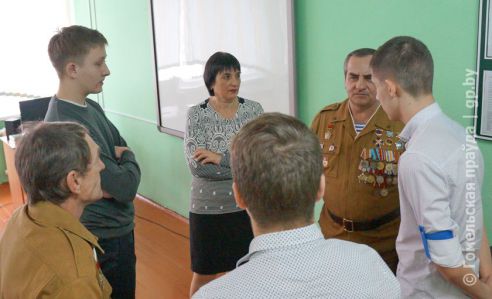 В гостях у старшеклассников Мозырской школы № 13 побывали участники боевых действий в Афганистане Владимир Сидоренко и Сергей Прокопенко