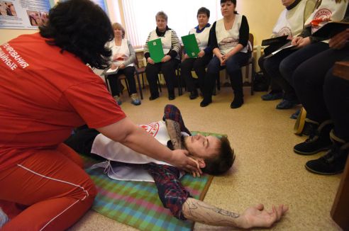 К непредвиденным ситуациям готовы. Волонтёры Красного Креста учат оказывать первую помощь