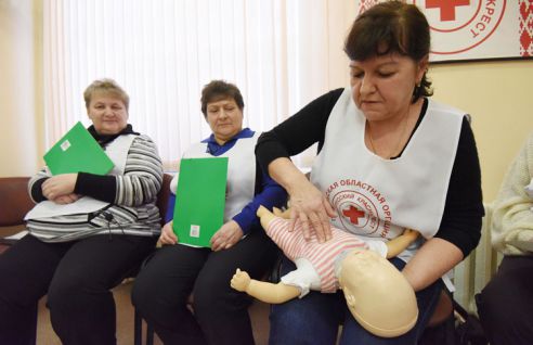 К непредвиденным ситуациям готовы. Волонтёры Красного Креста учат оказывать первую помощь
