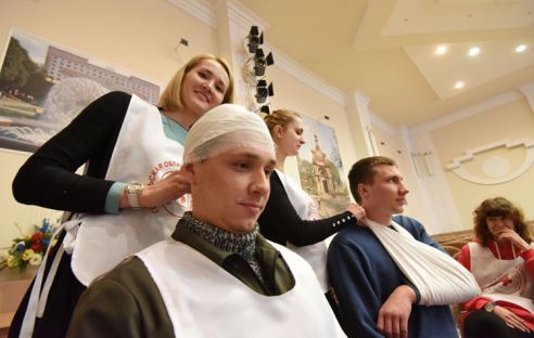 К непредвиденным ситуациям готовы. Волонтёры Красного Креста учат оказывать первую помощь