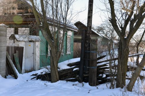 Костёр в комнате и запертые двери. Кто и зачем контролирует неблагополучные адреса