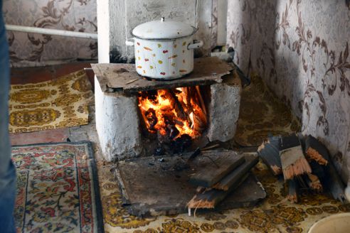 Костёр в комнате и запертые двери. Кто и зачем контролирует неблагополучные адреса