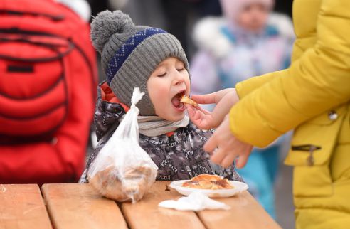 Блины, эмоции, Масленица. Как в Советском районе провожали зиму