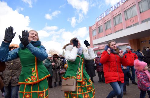 Блины, эмоции, Масленица. Как в Советском районе провожали зиму