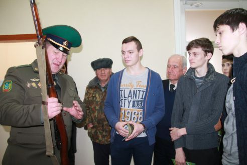 У Хойніках адзначылі Дзень абаронцаў Айчыны і Узброеных Сіл Беларусі