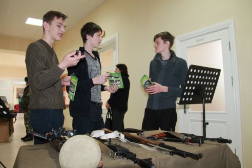 У Хойніках адзначылі Дзень абаронцаў Айчыны і Узброеных Сіл Беларусі