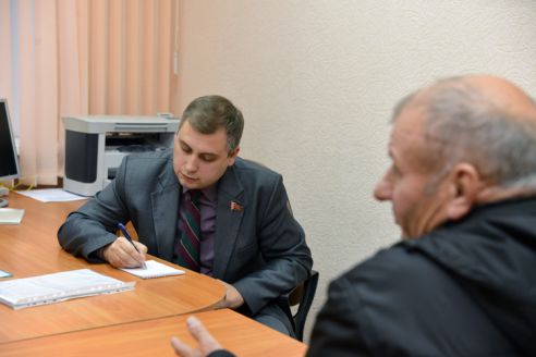 «Коммуналка», Декрет №3, долгострои: с чем идут к депутатам?