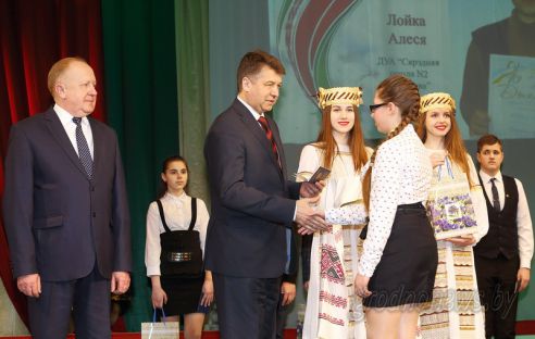 В областном драматическом театре прошло торжественное собрание, посвященное Дню Конституции Республики Беларусь (Добавлено видео)