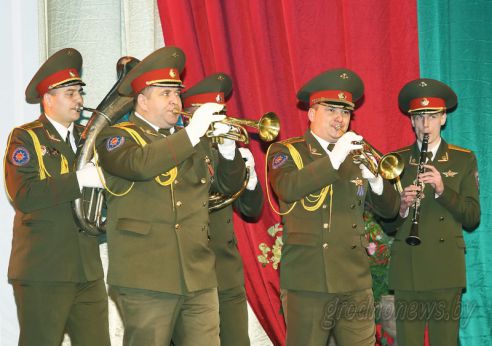 В областном драматическом театре прошло торжественное собрание, посвященное Дню Конституции Республики Беларусь (Добавлено видео)