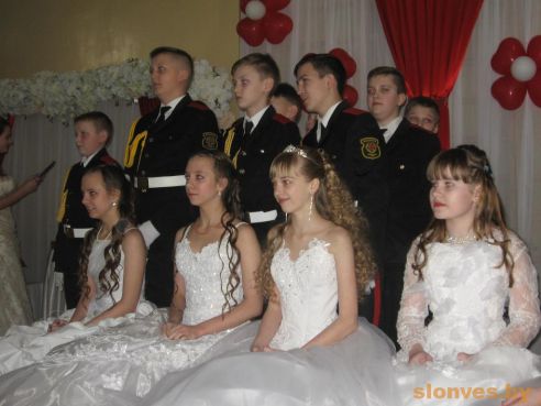 В Слониме в средней школе №9 прошел кадетский бал