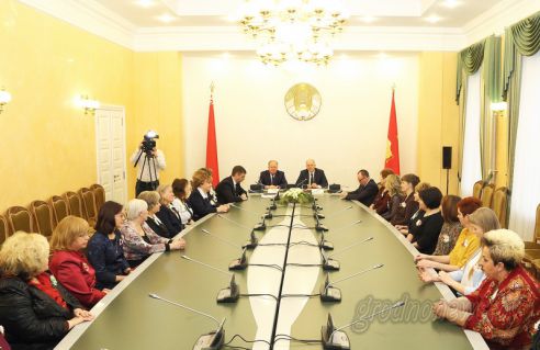 Лучших женщин области чествовали в Гродненском облисполкоме (Добавлено видео)