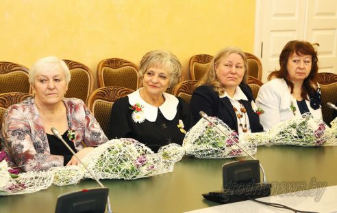 Лучших женщин области чествовали в Гродненском облисполкоме (Добавлено видео)
