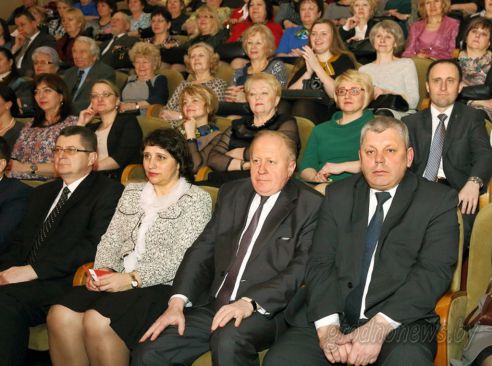Накануне 8 Марта в Гродненском драмтеатре прошел торжественный вечер (Добавлено видео)