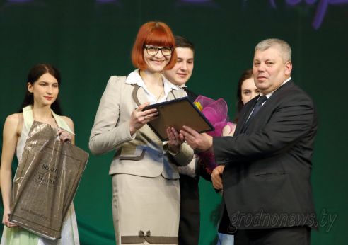 Накануне 8 Марта в Гродненском драмтеатре прошел торжественный вечер (Добавлено видео)