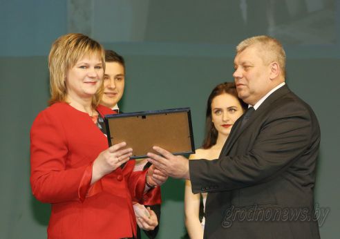 Накануне 8 Марта в Гродненском драмтеатре прошел торжественный вечер (Добавлено видео)