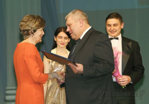 Накануне 8 Марта в Гродненском драмтеатре прошел торжественный вечер (Добавлено видео)