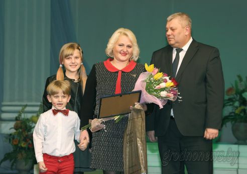Накануне 8 Марта в Гродненском драмтеатре прошел торжественный вечер (Добавлено видео)