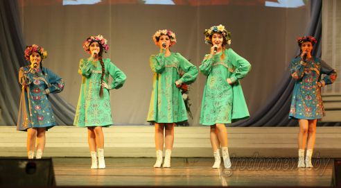 Накануне 8 Марта в Гродненском драмтеатре прошел торжественный вечер (Добавлено видео)