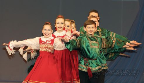 Накануне 8 Марта в Гродненском драмтеатре прошел торжественный вечер (Добавлено видео)